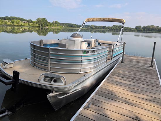 Pontoon rentals for the greater Mankato, St. Peter, Madison Lake, Waseca area